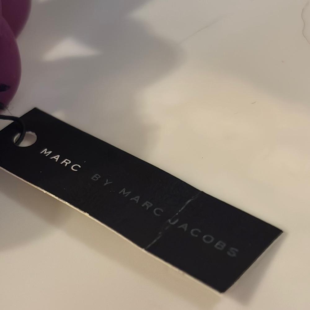 Marc Jacobs Silicone Purple Bracelet with Gold Charm New - Picture 3 of 5